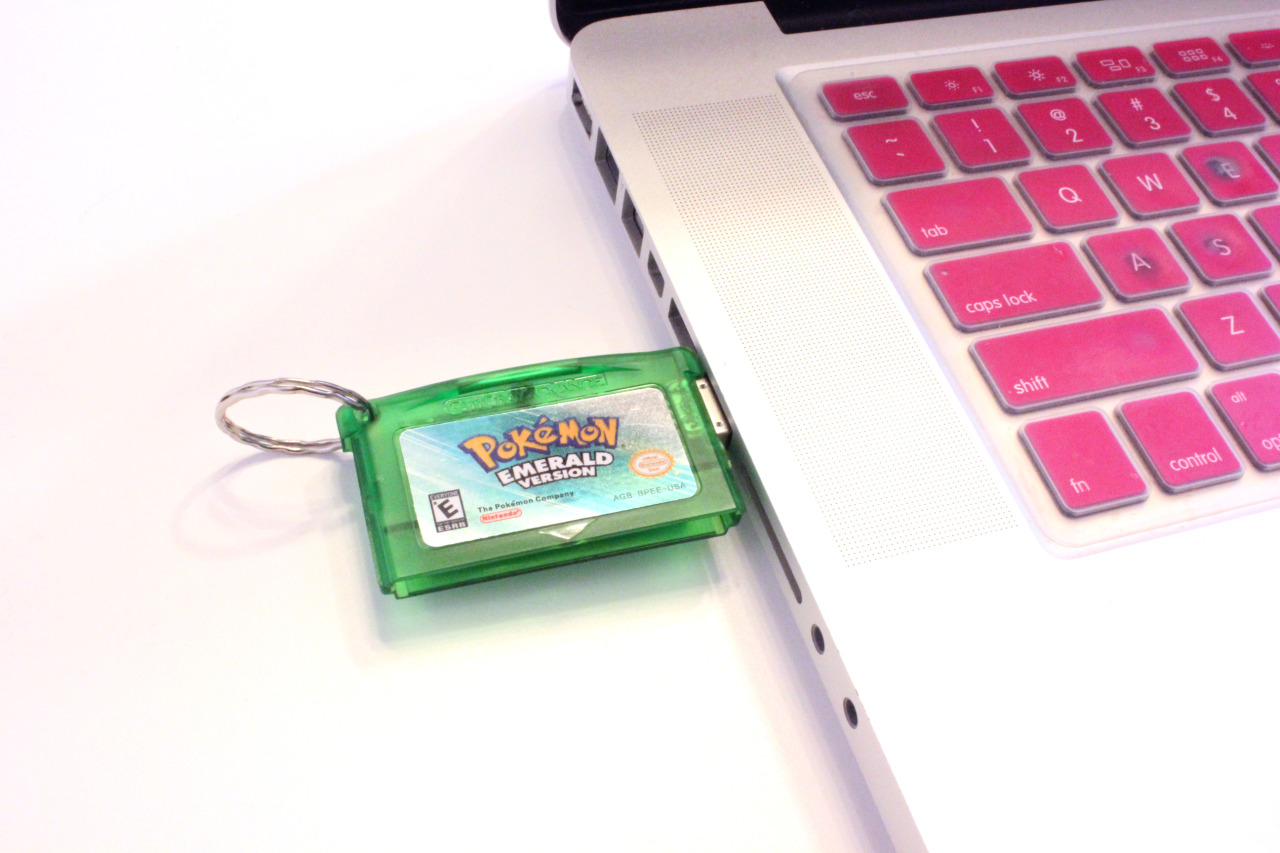 geek-studio:  Pokemon Emerald &amp; Pokemon Leaf Green are back in stock as Flash