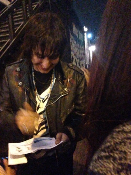 warpainters:  I JUST FOUND THIS PIC OF ME MAKING JULIAN SMILE GOD I WISH I REMEMBER WHAT I WAS SAYIN