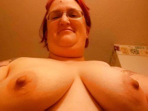 bbwlauren:  Flashing my married tits for porn pictures