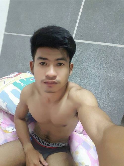 khmerlikesexboy: tracool: เขมรเกย์ด้านล่าง 300B massage sexlove him good sex  #khmer Khmer yeng Ta n