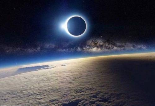 totravelistoliveco: what an amazing planet we live in space!