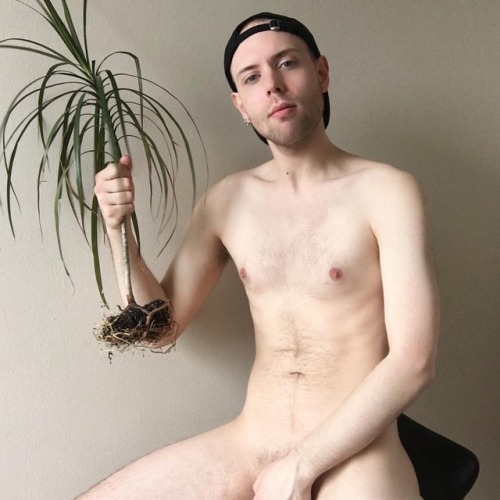 h3althfag: gardening (at West End, Vancouver)