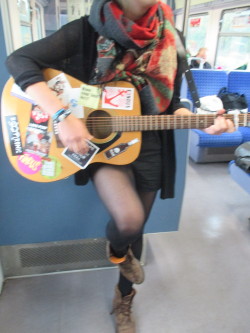 hottehefehipster:  live-musik in der s-bahn(y)