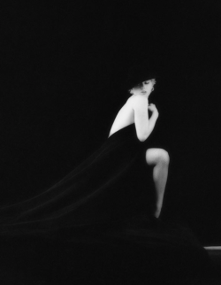 themarilynmonroefanatic:Marilyn Monroe photographed by Milton Greene (1956) The Black