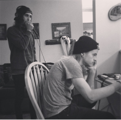 make-music-loud:  Vic Fuentes collaborating