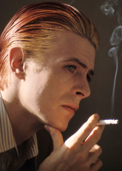 vintagegal:  “I always had a repulsive sort of need to be something more than human. I felt very very puny as a human. I thought, “Fuck that. I want to be a superman.” David Bowie in Rolling Stone #206, 1976 