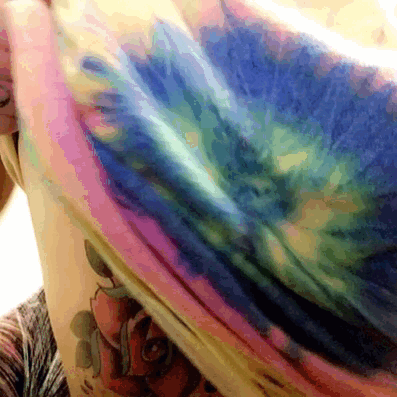 Extreme Tattoos und Piercings bei Frauen
