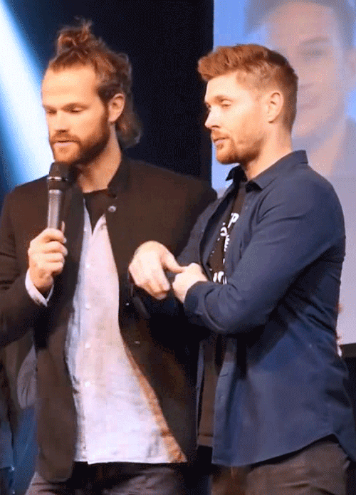 Jared Sure Can't Take His Hands Off Of Jensen, Especially His, As You Call It, Texas Peach ❤