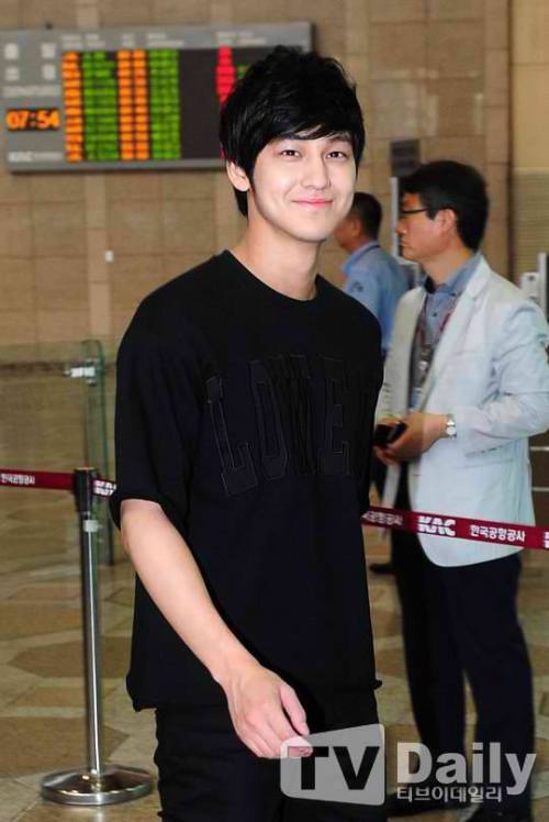 2013.06.28 Kim Bum going to Japan for the Japanese Promotion of That Winter The Wind Blows Credits a