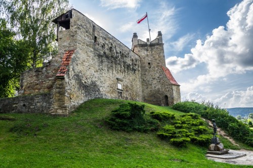 lamus-dworski: Remains of 14th-century royal castle in Nowy Sącz, southern Poland. Photography by Da