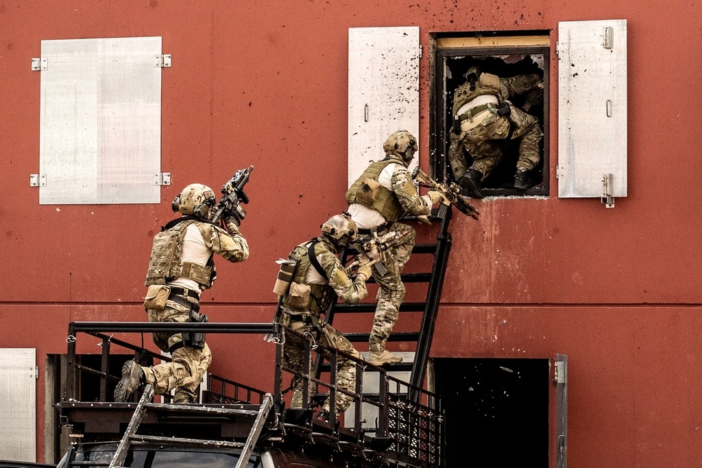gunrunnerhell:  Joint Ops Members of the Norwegian Army Special Forces, Navy and