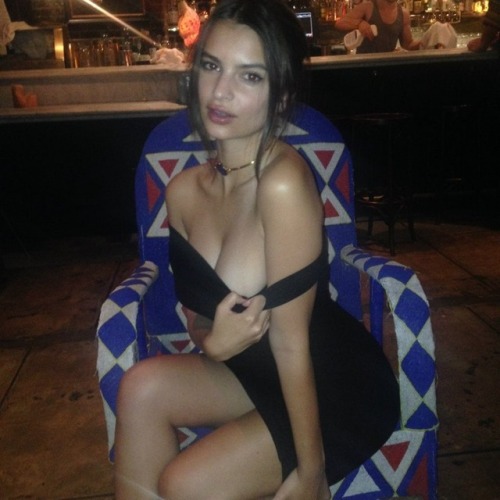 Porn photo prettycelebsandcosplayers:  Emily Ratajkowski