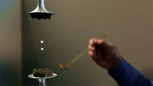 thesciencellama:  Acoustic Levitation Using sound waves to levitate individual droplets of solutions containing pharmaceutical drugs and drying them in mid-air. Why do this? This is useful because most of the drugs on the market are either amorphous or