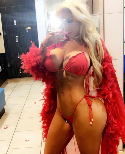 stripper-locker-room:  https://www.instagram.com/nicolettecantlose/