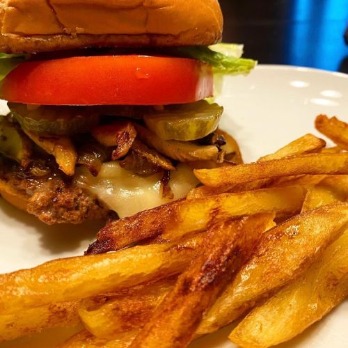 I needed an extra-special #BurgersAndFryDay today, which is why this #cheeseburger has #CaramelizedO