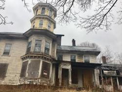 abandonedandurbex:Awesome tower: Bishop House,