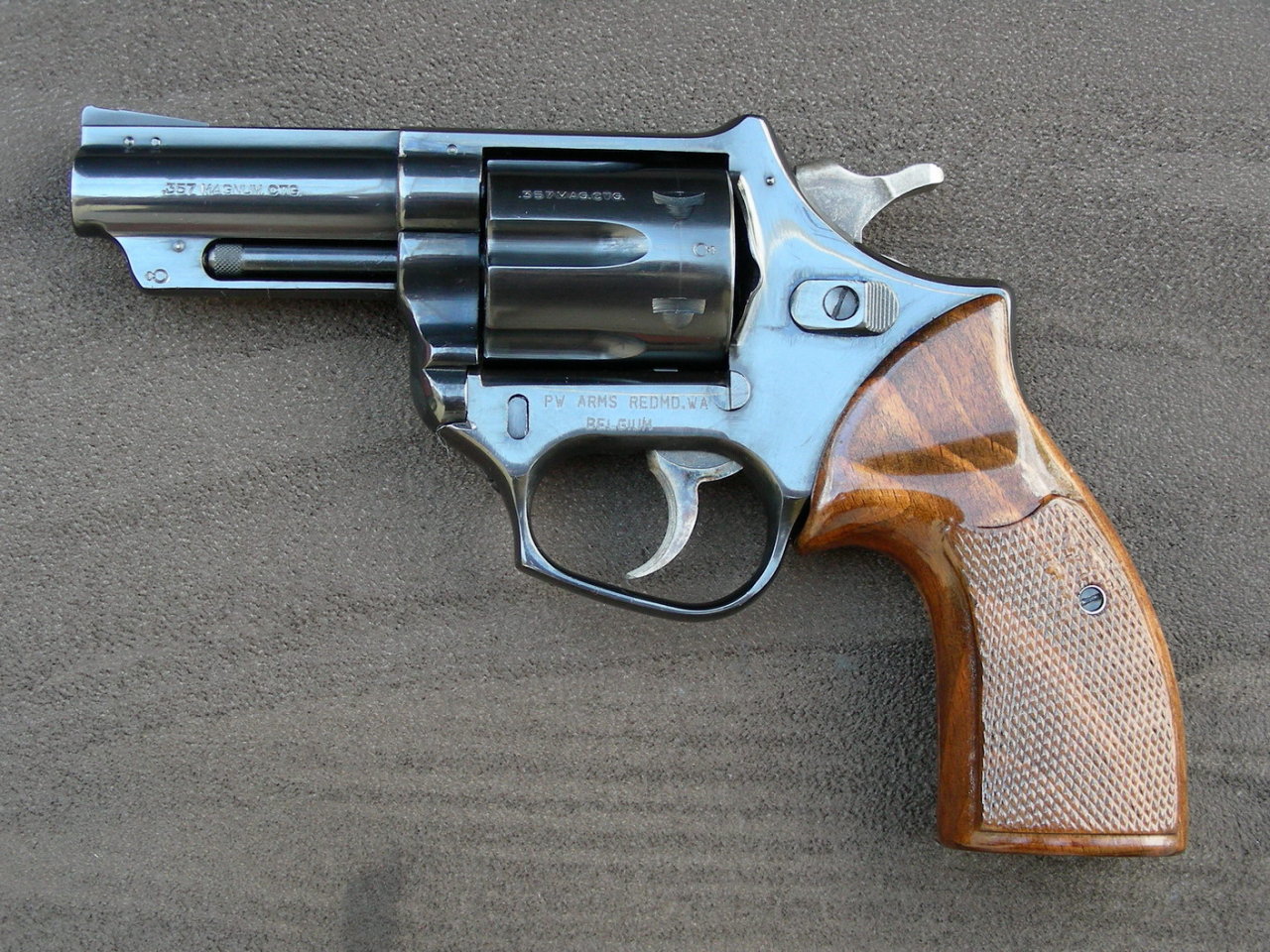sturdy-wrists:  FN Barracuda [9mm/.38 Special/.357 Magnum]