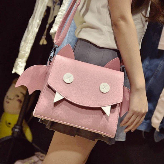 alpaacasso:  ~ Bat Bag ~