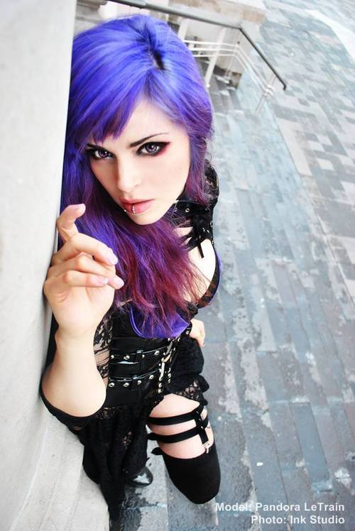 kupcake89:  (1) Chronik-Fotos - Pandora Le Train- Alt. Model | via Facebook en We