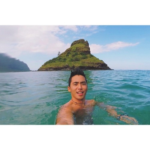 chicodude812:  Another beautiful day in Hawaii… I ain’t complaining! #gopro3+ #selfiesunday 