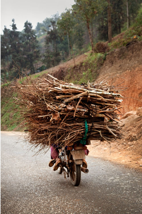 Jessica Antola: Hanoi to Yanong (Vietnam - Myanmar) *the first two women are Hmong**photo 7 is a por