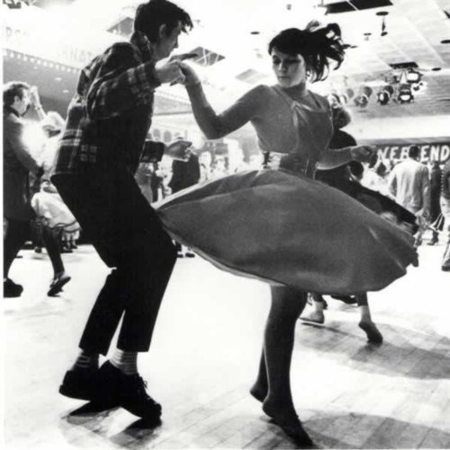 orange-julius:  directionstonowhere-blog: 1950’s Swing Dancing  I want to do this so bad ugh. 