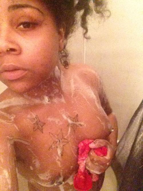 baby-spyda:  Snap one in the shower