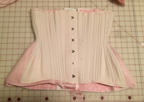 underbust:  lovelyrats:  There’s no mistaking these hips! WIP for underbust :D  Eeeeeeeeeeeeee