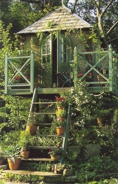 Porn photo overlooked-fairy:Some awesome treehouses