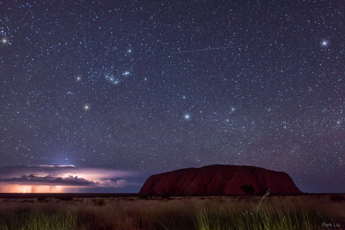 Lightning and Orion Beyond Uluru : What&rsquo;s happening behind Uluru? A United Nations World H