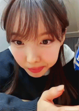 210130 | nayeon & chips during vlive