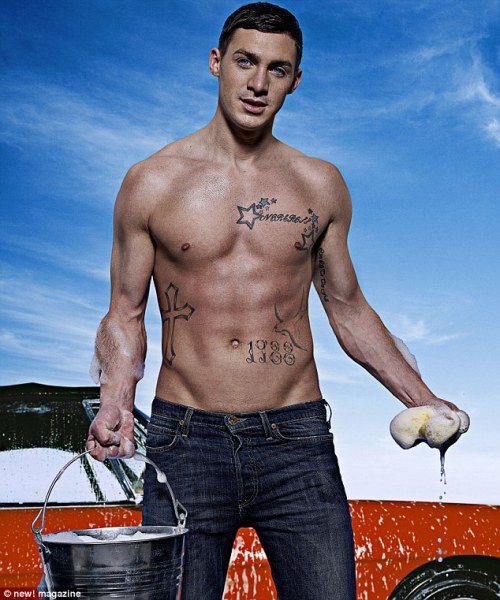 famousmennakeduk:Kirk Norcross from the tv show TOWIE flashing his hardon through his jeans and pant