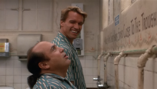 Arnold peeking :D Arnold Schwarzenegger and Danny DeVito in Twins (1988)