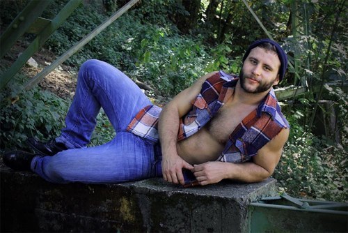 tehjakers:  johnthomas1981:  bottombearcub:  Scruff model Ross Milam is seriously one of the most am