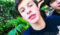 magcons:   iconsmagcon:  cam-dallas:  the boys passing jc’s camera around while