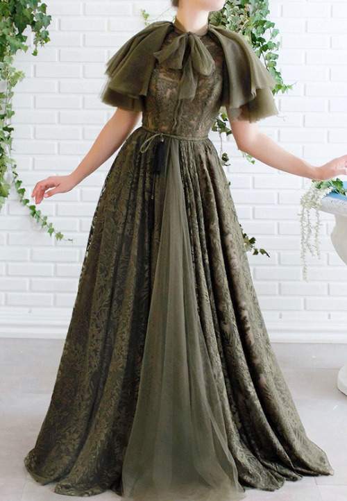 evermore-fashion: Favourite Designs: Teuta Matoshi ‘Dark Green’ Feathered and Lace 