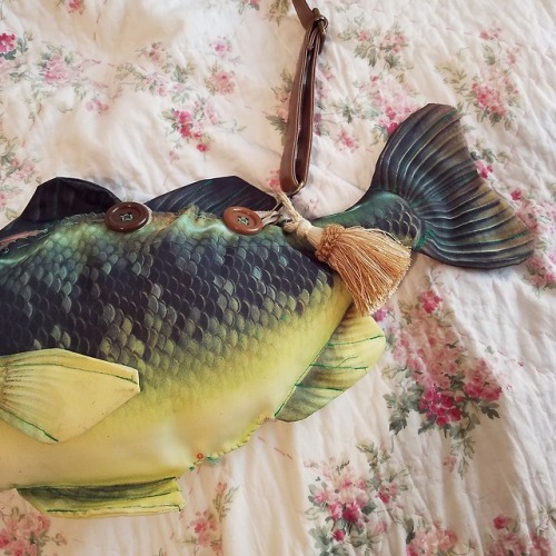 kesstiel:Finally got around to taking some decent pictures of the fish bag I made a while ago!