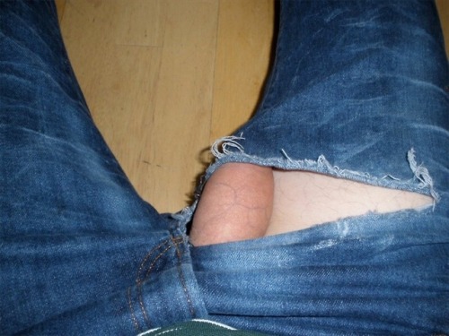 arianalovesjeans95:  jeandestroyer:  Jeandestroyer:   Perfect jeans for the bar  Slashed jeans