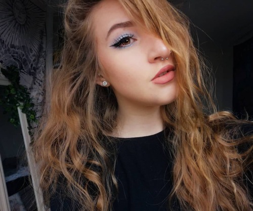 iridescent-adolescent:  I actually love myself with curly hair??-&gt; 