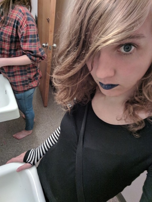 elzakitty:I did my makeup, I feel adorable! Would date.
