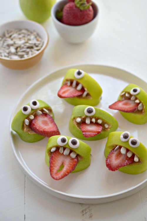 rainbowsandunicornscrafts:DIY Halloween Monster Apple Bites Recipe from Fork and Beans.***It’s that 