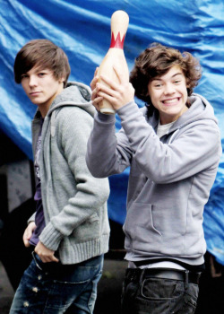 tfootielover:  2 very beautiful bois ..i love harry and louis &lt;3