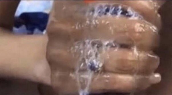 eldominante2:if your hand isn’t like this then your aren’t doing it right 😌