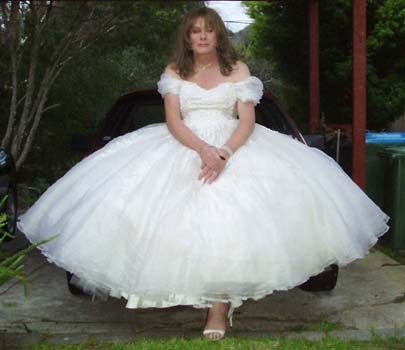 thetransgenderbride:  These informal wedding dresses (and their associated petticoats)