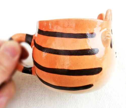 sammys-magical-au: sosuperawesome: Tiger Mug and Plate // Siros on Etsy @onetigeraday :) 