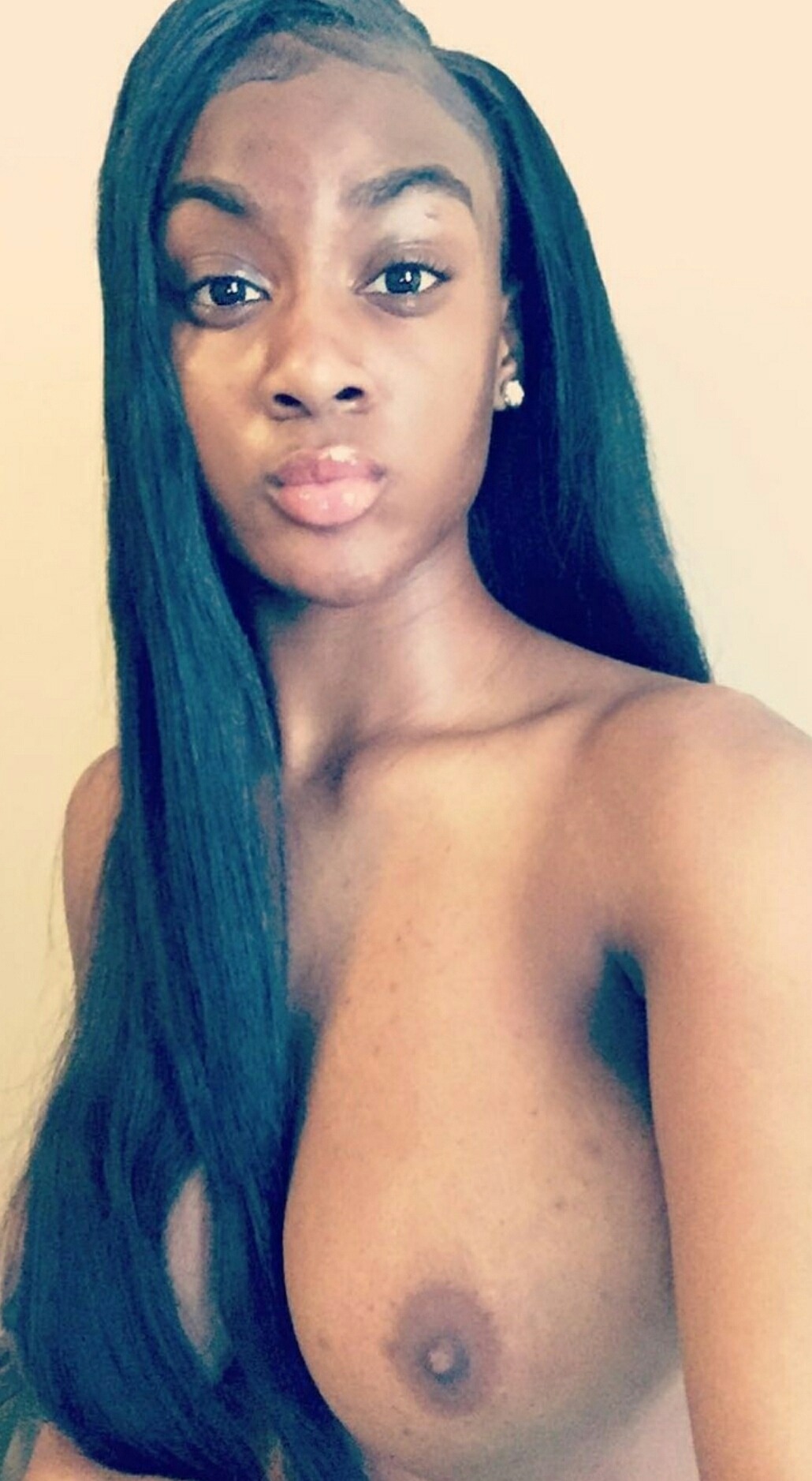 amateur-goodiez:  I NEED her 😍😍😍😍😍