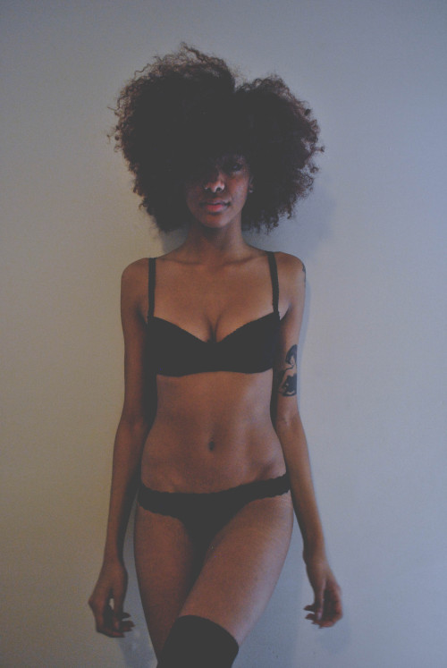 Porn photo allbeautifulblackgirls:  thegirlwithcaramelskin: