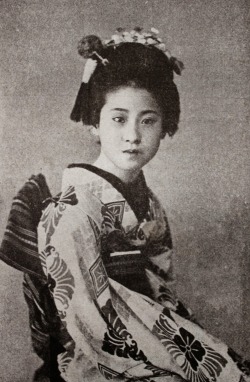 taishou-kun:  Octave Uzanne (1851-1931)“Type of Tokio girl in festive costume” - from “la Femme au Japon” book - France - 1902Source www.octaveuzanne.com