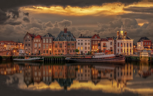 justforbooks:  Maassluis was founded circa 1340 as a settlement next to a lock (in Dutch: sluis) in the sea barrier between the North Sea and Rotterdam.Originally Maeslandsluys, it was part of Maesland. In 1489 the settlement was sacked. During the Eighty