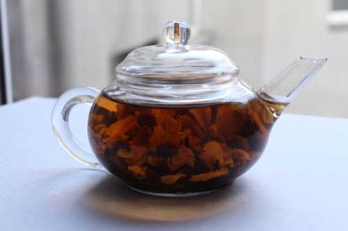 thisistea:Chrysanthemum Pureh from Silk Road Teas.